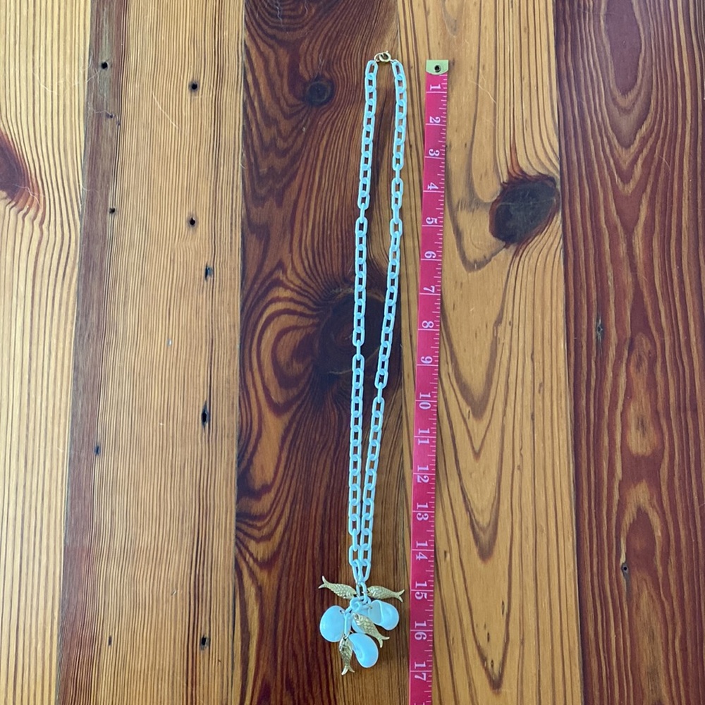 Long Shell / Fish Necklace - Picture 4 of 5